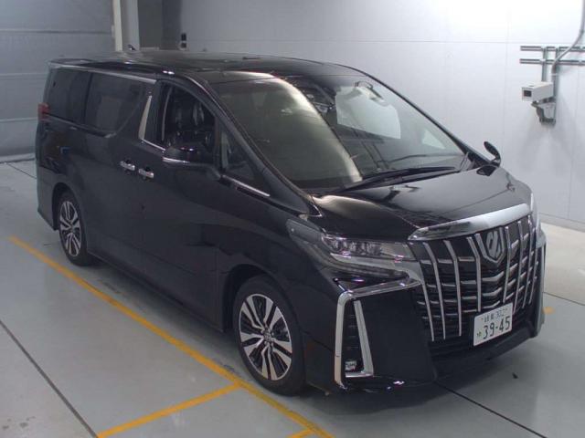 Toyota Alphard in Japanese car auction