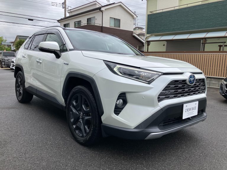 TokyoCarZ - White pearl Crystal Shine Toyota Rav4 2.5 Hybrid G ​​E-Four 4WD for sale - Left front view
